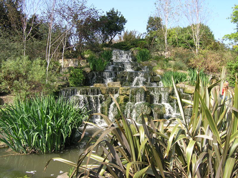 London, April 13-15th 2007: Meeting Sun Lim. Regent's Park: They even have falling water.