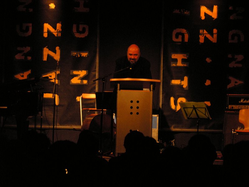 Langnau Jazz Nights 2007: Walter Schmocker, the initiator of the Jazz Nights. He is preaching like a priest.