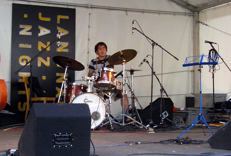 Langnau Jazz Nights 2007: Junior Jazz Meeting on the Viehmarktplatz. July 28th 2007. Candidates of the Jazz School contest: three places for two semesters of basic music school could be won.