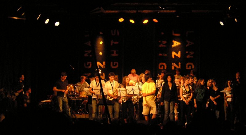 Langnau Jazz Nights 2007: Concert in the Kupferschmiede. July 28th 2007. The participants of the Junior Jazz Meetings are awaiting the price winers for the Jazz School admission.